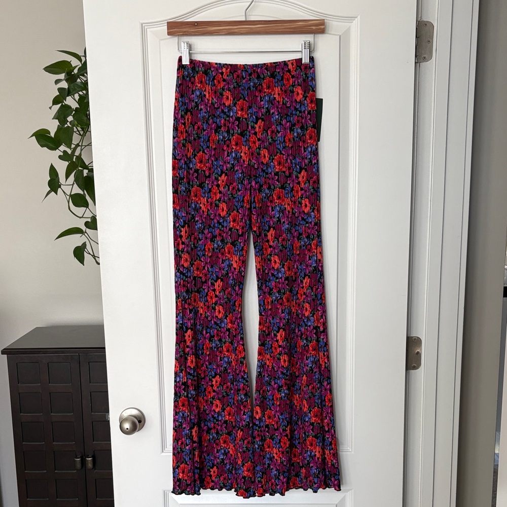 WILD FABLE floral bell bottom pants - Picture 2 of 10